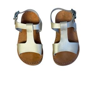 Freshly Picked Toddler Girl’s Platinum Gold Malibu Sandal size 7 in EUC
